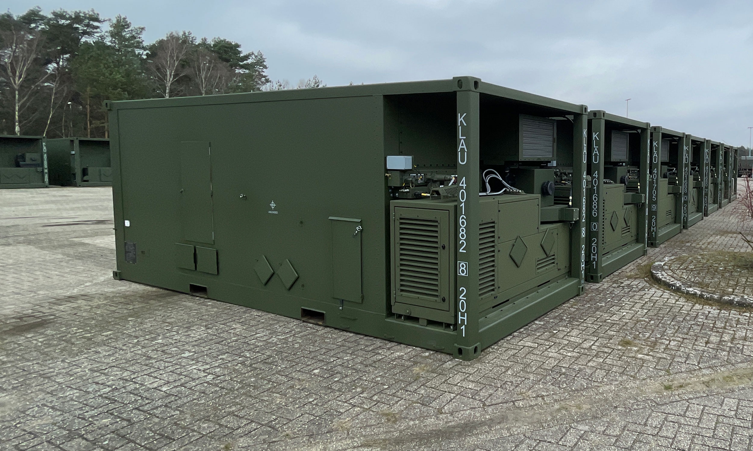 22 kVA defensie aggregaten in container